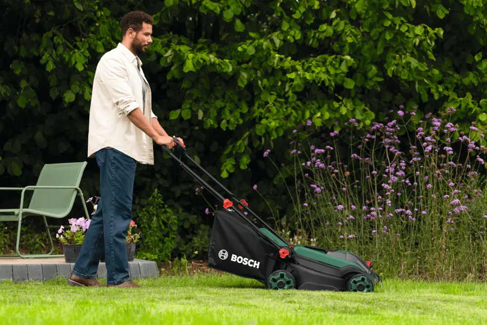 Bosch 06008B9M00 Rotak 18V2-38 akkus fűnyíró (2 x 4,0 Ah) 3. kép