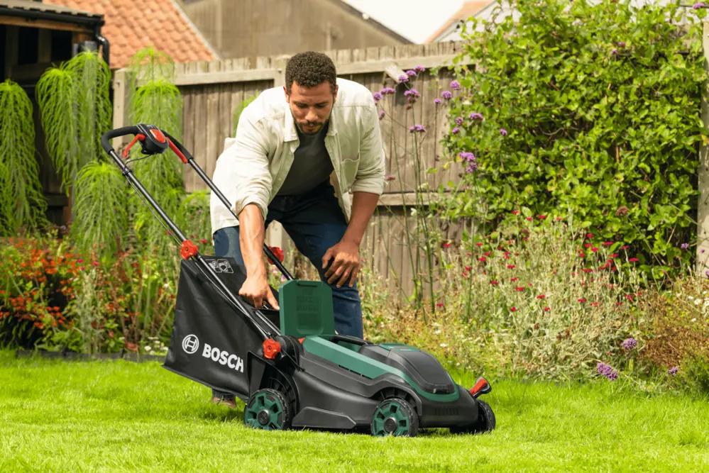 Bosch 06008B9M00 Rotak 18V2-38 akkus fűnyíró (2 x 4,0 Ah) 5. kép