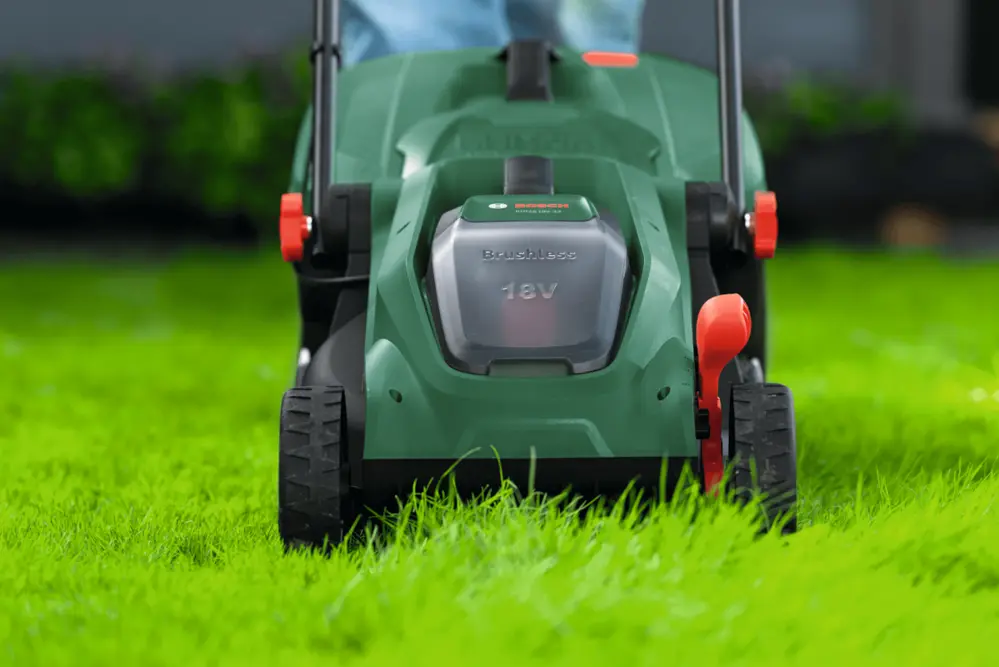 Bosch 06008B9P00 Rotak 18V-32 akkus fűnyíró (1 x 4,0 Ah) 6. kép